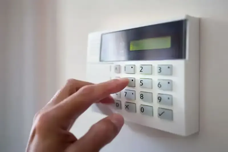 Alarmanlage Berlin Mitte moderne Sicherheitstechnik mit App-Steuerung